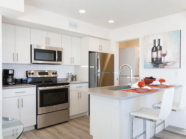 140 Eaglewood Dr — Photo 1