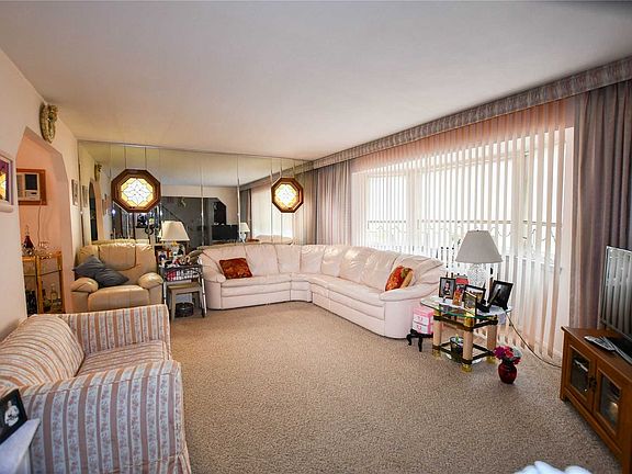 3rd image of 2151 Feuereisen Ave