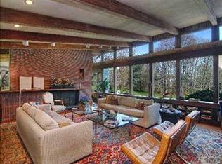 2 Shepherds Ln, Port Washington, NY 11050