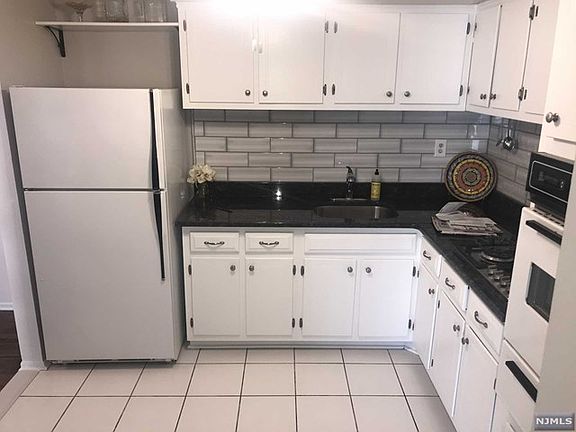2nd image of 396 Hoover Ave