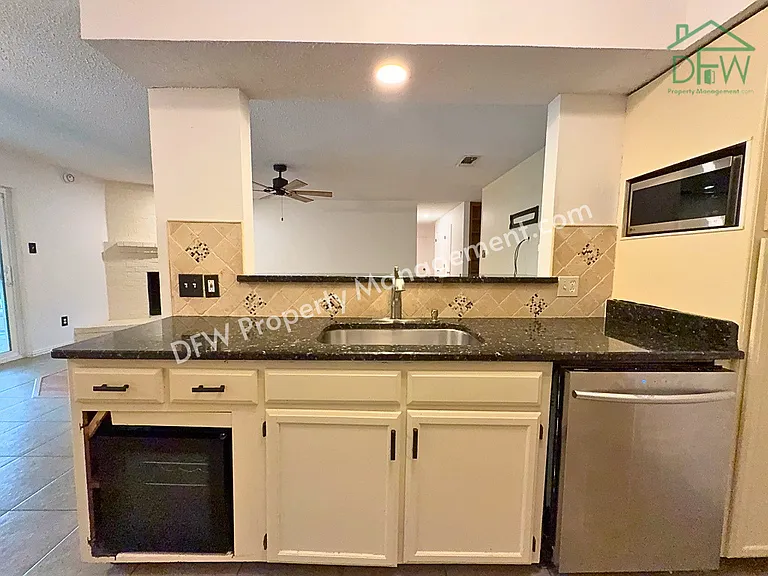 6415 Elm Springs Dr — Photo 11