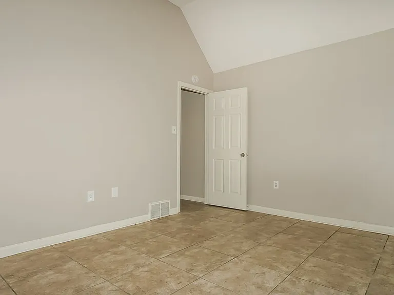 965 Hunters Point Dr — Photo 14