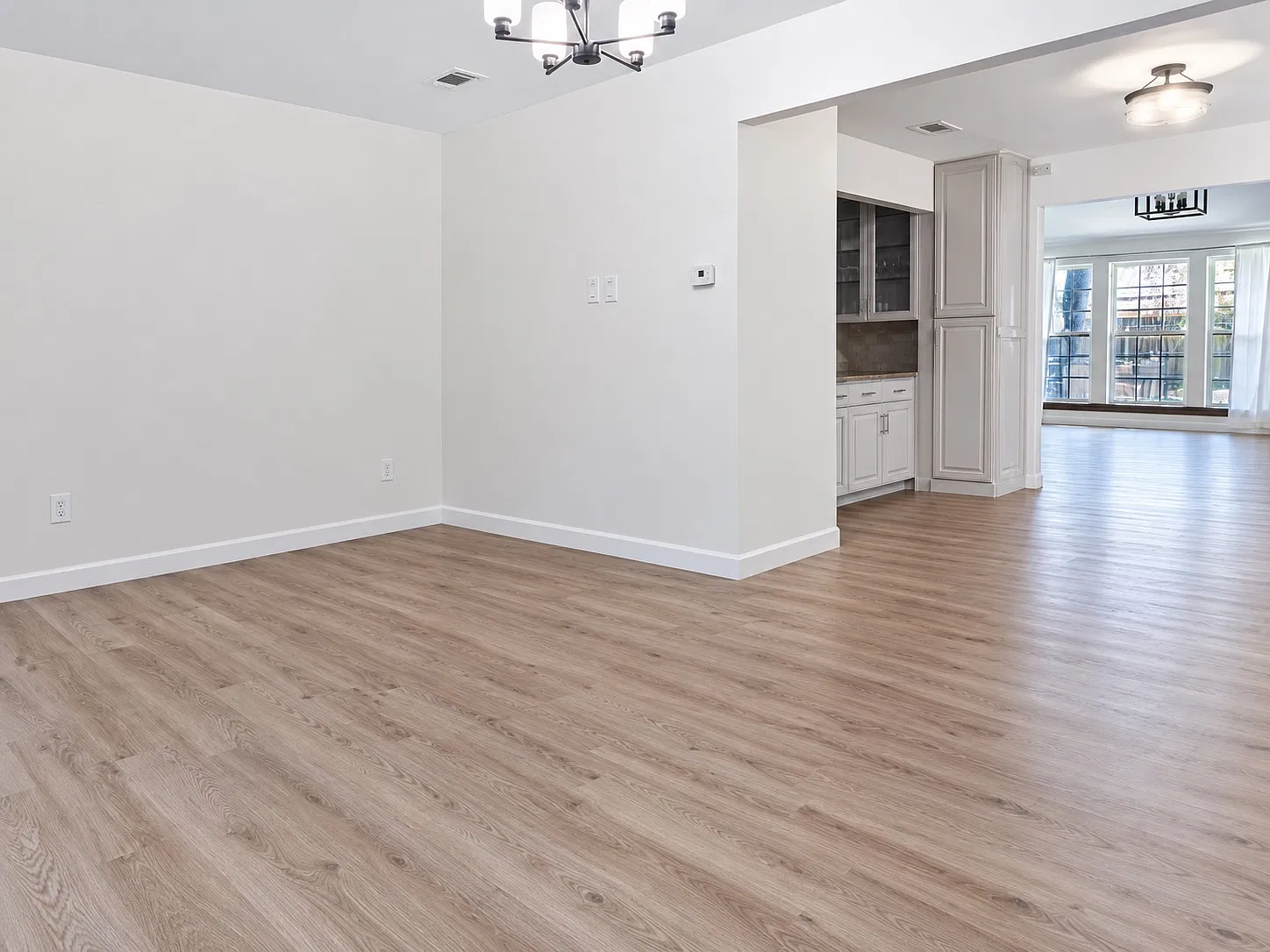 3 bed, 2057 sqft, $2,600 — Photo 3