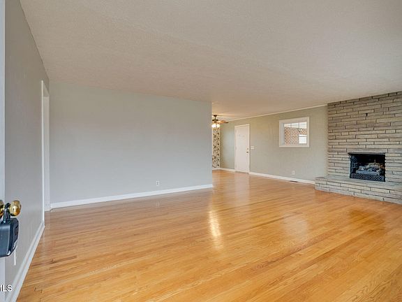 5th image of 817 Mimosa Dr