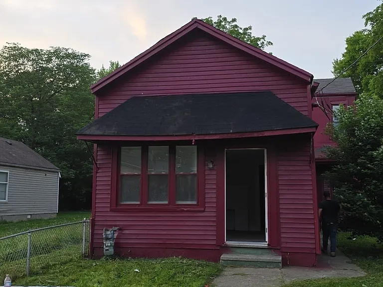 2523 Rowan St — Photo 4