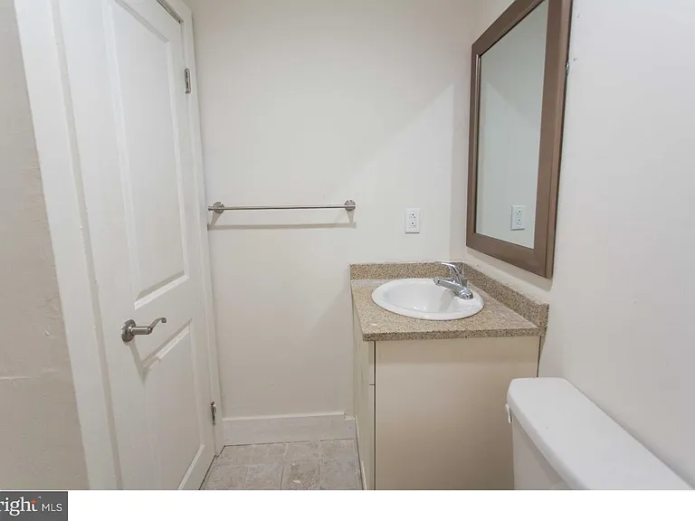 413 S 11th St #3F — Photo 10