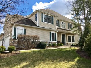35 Pebble Beach Dr, Livingston, NJ 07039