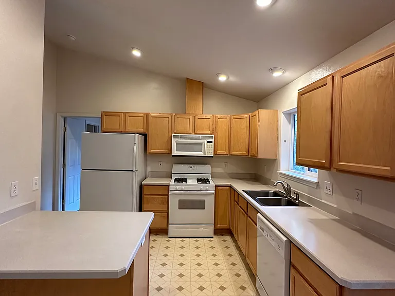 266 SW Summer Lake Dr — Photo 5