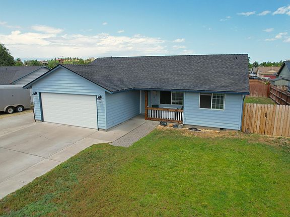 3rd image of 999 NE Snowberry St