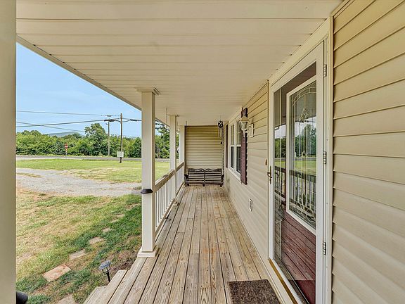 4th image of 1030 Windhurst Dr