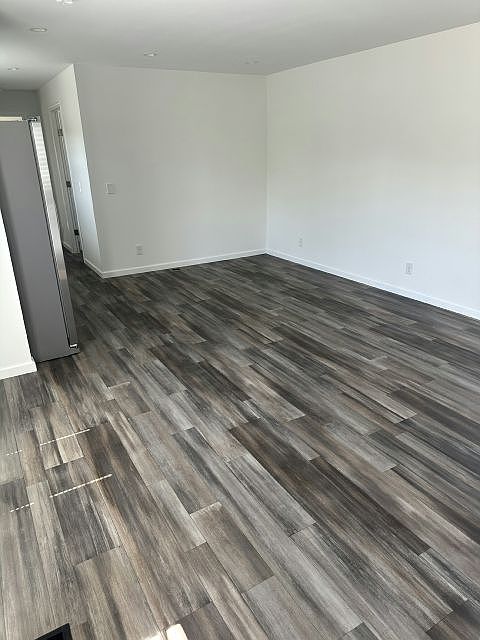 1st image of 405 Elm Dr #115