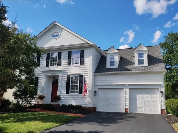 6752 Headwater Trl, New Albany, OH 43054