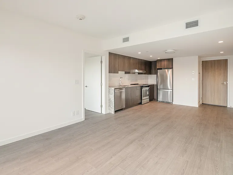 1060 Churchill Cres — Photo 23