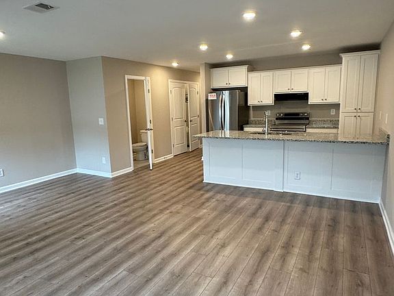 4th image of 213 Mountaindale Dr