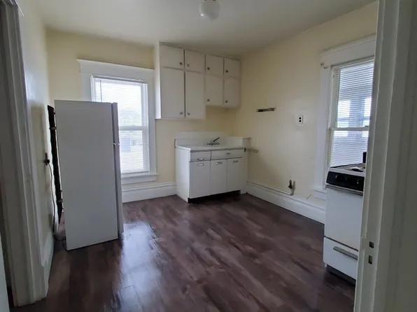 622 1/2 Grant St, Waterloo, IA 50702