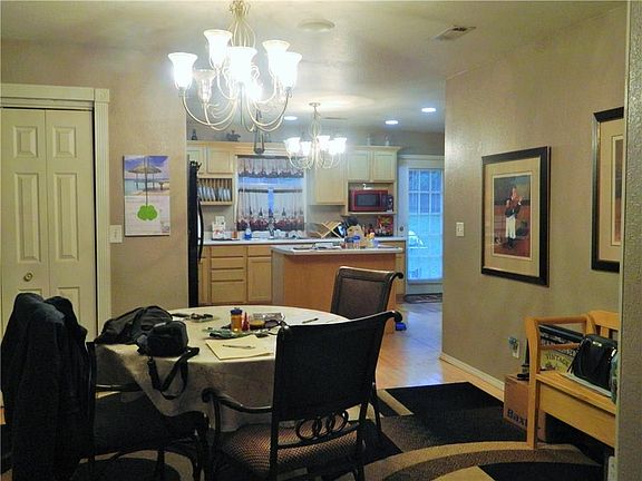 5th image of 233 Fochtman St