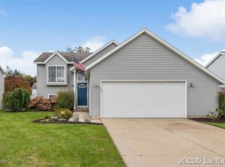 635 Splitrail Ave NW, Grand Rapids, MI 49504