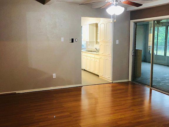 3rd image of 307 E Fuller Dr