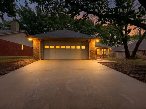 8 Marvin Gdns, Midlothian, TX 76065