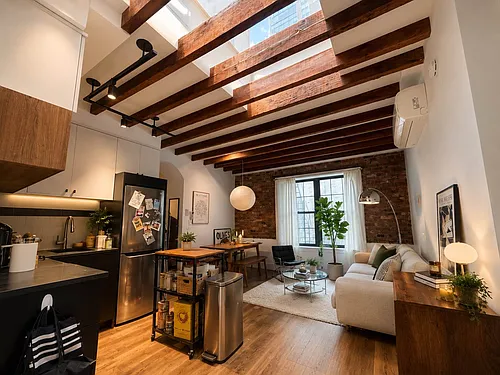 152 W 49th St #6E Photo 1 152 W 49th St #6E Photo 1