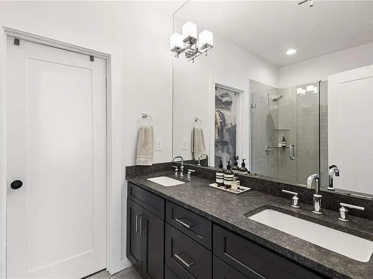 1350 May Ave #9 — Photo 32