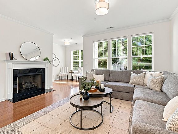 2nd image of 5918 Longeria Ct
