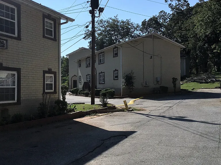 Eastside Crossing Apartments — Photo 3