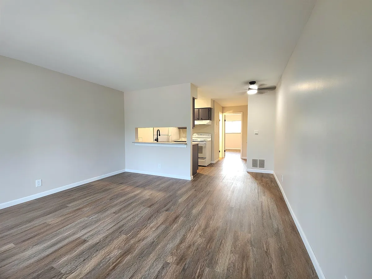 Building Photo - 246 Hood St #10