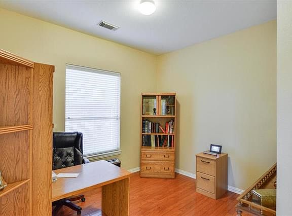 3rd image of 524 E Sandra Ln