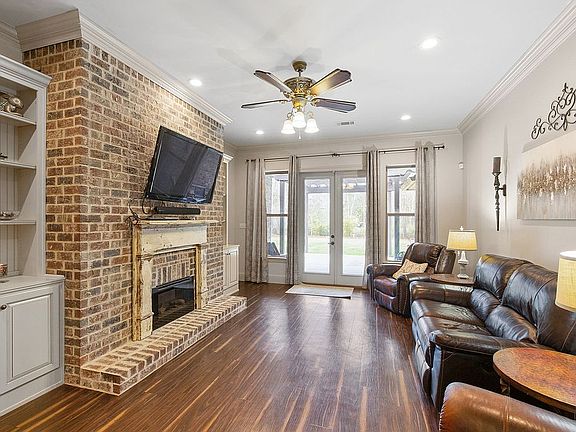 3rd image of 309 Nelson Landing Dr