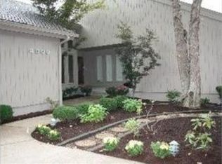 4000 W 110th St, Leawood, KS 66211