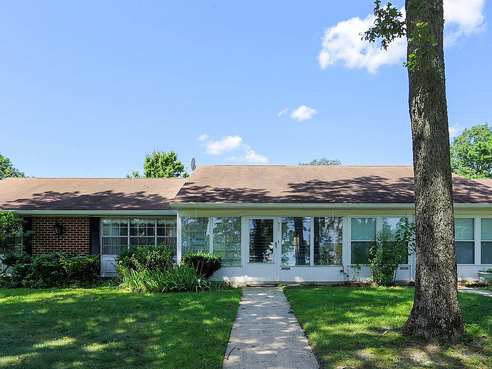 1st image of 830C Dumbarton Dr #1003