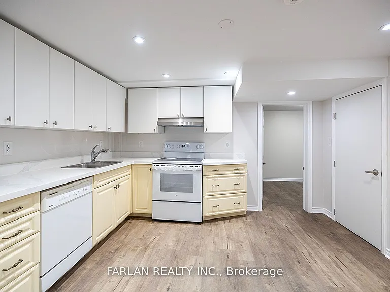 621 Gibbons St #1 — Photo 5