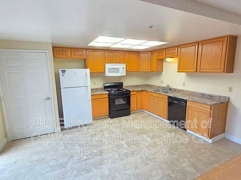 963 Santa Cruz Way — Photo 3