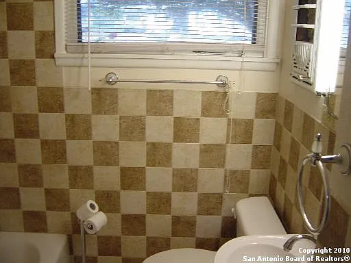 454 Sharon Dr — Photo 7