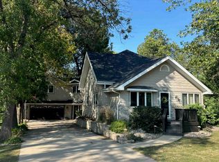 303 Avenue D E, Lake Park, IA 51347
