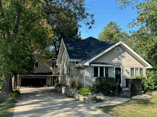 303 Avenue D E, Lake Park, IA 51347