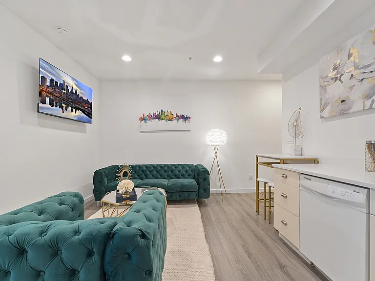 2318 N Park Ave #2R — Photo 11