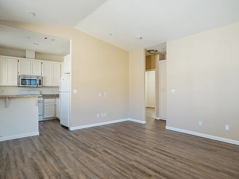 686 E Foothill Blvd — Photo 7