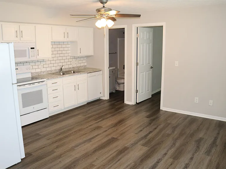 1403 Garfield St — Photo 2