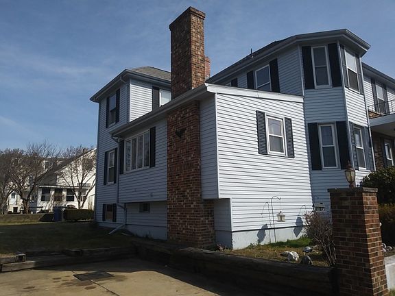 3rd image of 33 Massachusetts St