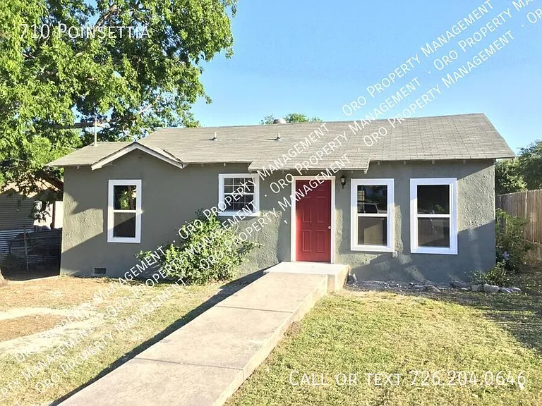 710 Poinsettia — Photo 1