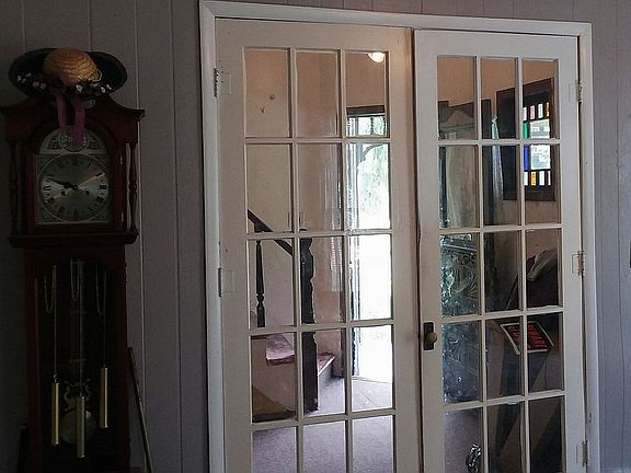 LR French doors to the foyer