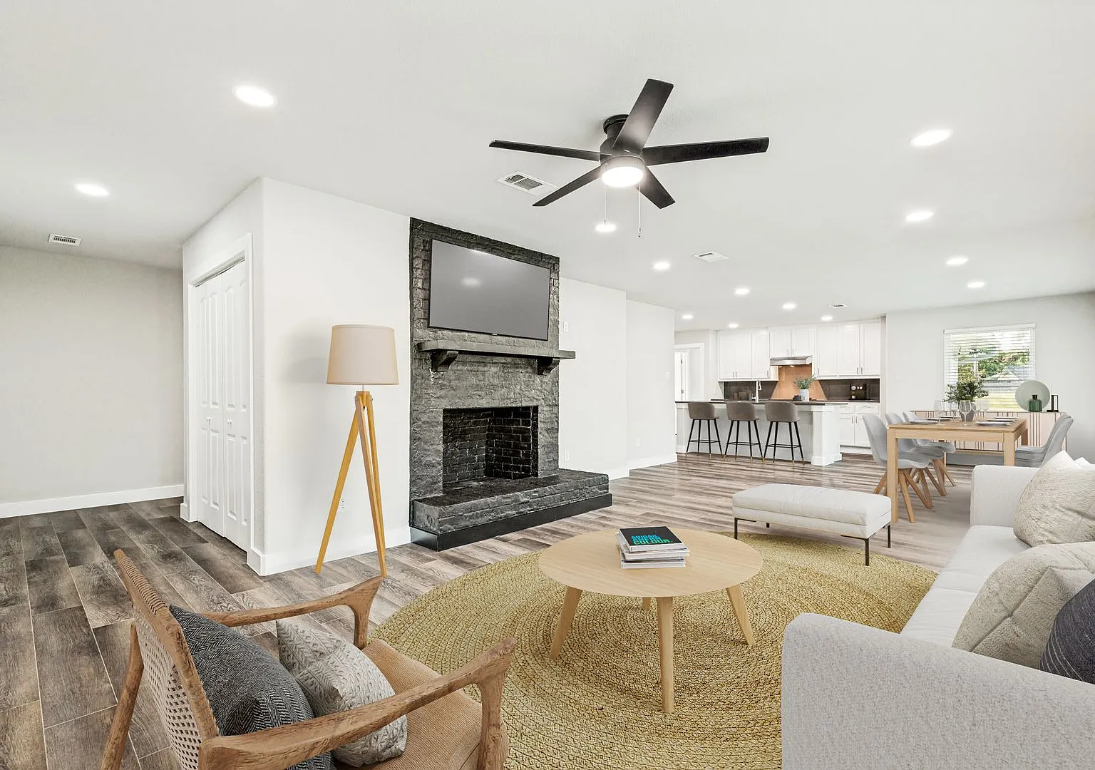 Completely remodeled, open floorplan home, on large corner lot, with a huge covered front patio! ... — Photo 1