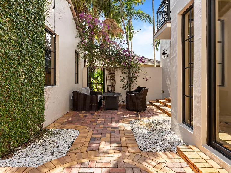9521 Eden Mnr — Photo 25