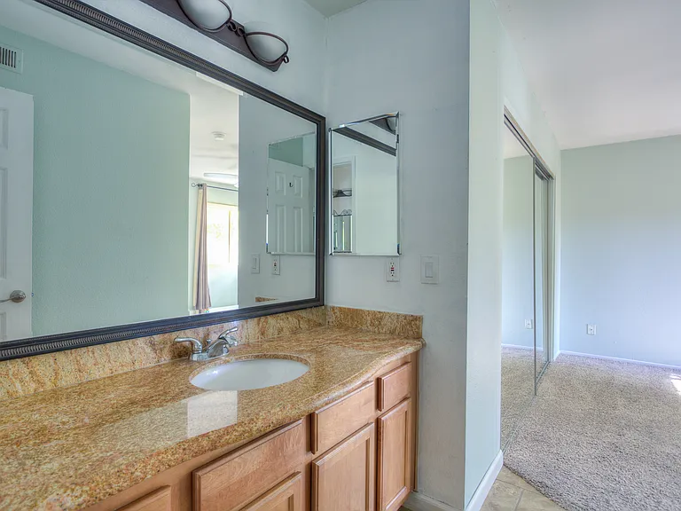 1116 W Blaine St #203 — Photo 24