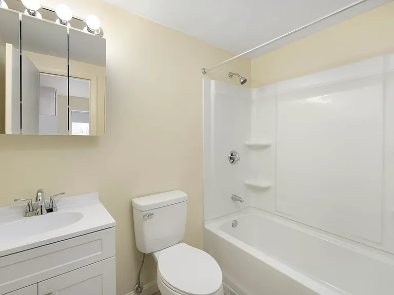 East Bay Apartments — Photo 28