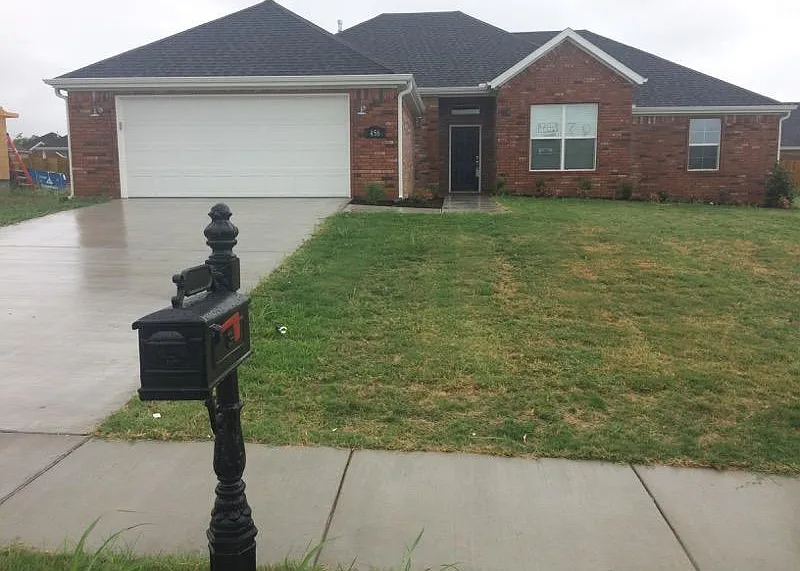 3 bed, 1620 sqft, $2,400 — Photo 1