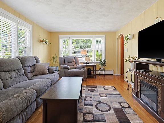 2nd image of 25 Hunter Dr