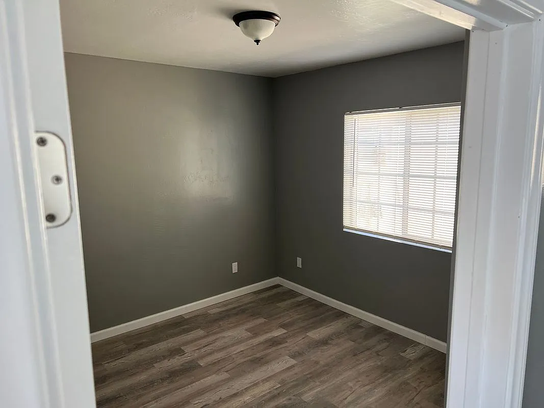 2 bed, 1.0 bath, 490 sqft, $1,700 — Photo 4